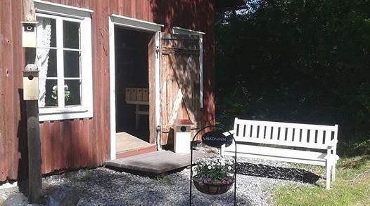 Välkommen till holkboden som ligger i det vackra Olofsfors.